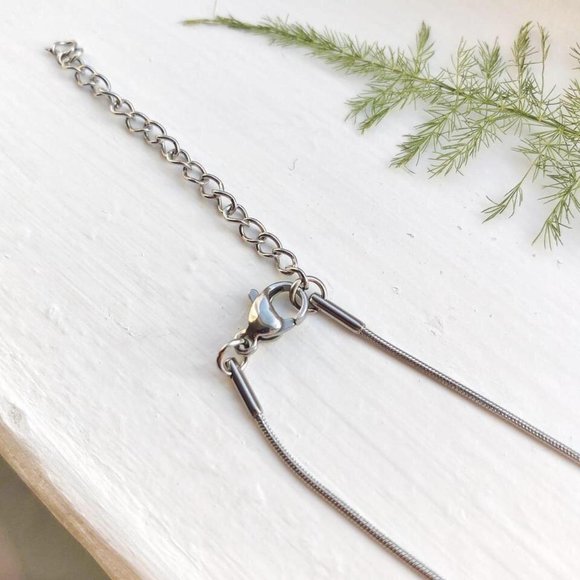 Dainty Flower + Diamond Abalone Shell Necklace/Choker - Picture 4 of 4